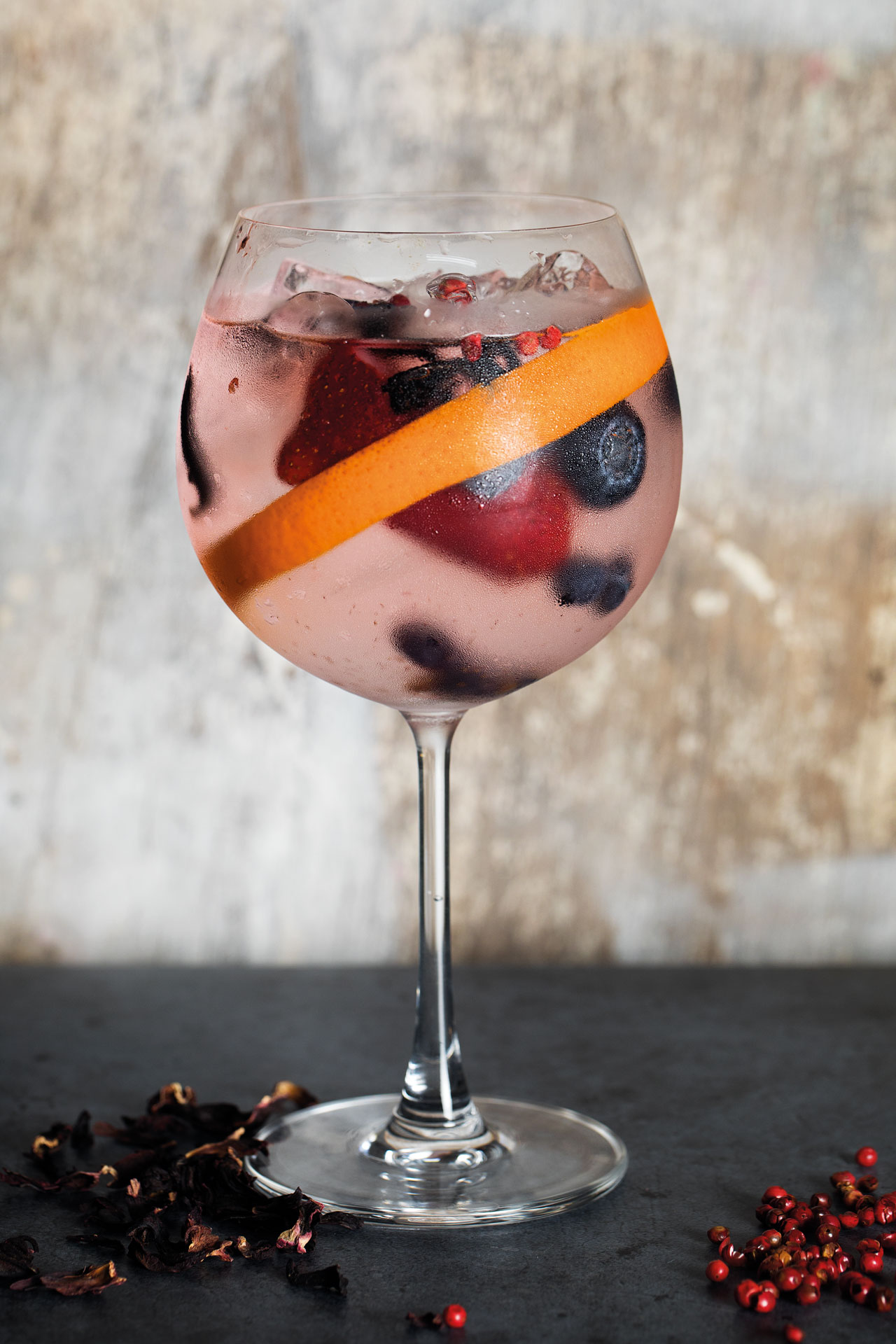 Gin tonic con frutos rojos | Alacarta