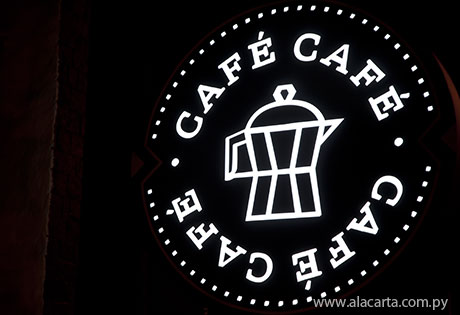 Inauguró Café Café